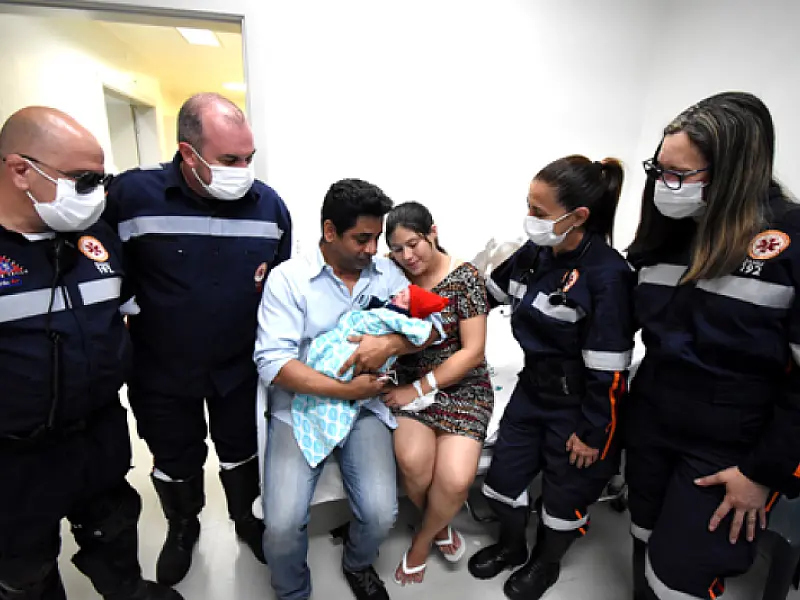 Equipe do SAMU realiza parto de bebê na ambulância