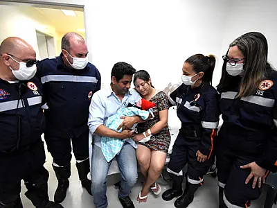 Equipe do SAMU realiza parto de bebê na ambulância