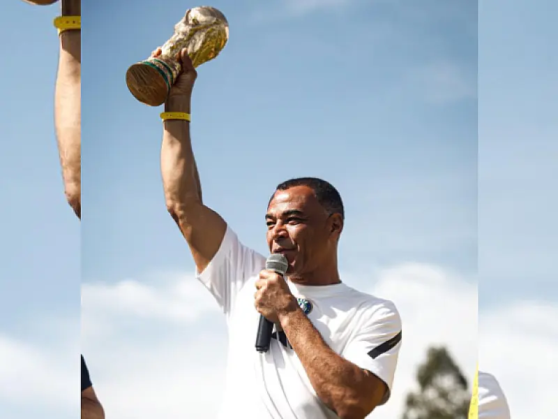 Cafu celebra carreira, determinação e família em um Cafu Camp lotado e inspirador