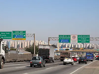 SP: 2,2 milhões de veículos devem deixar a capital no fim de ano
