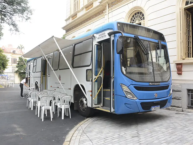 Projeto Cidadania Itinerante promove serviços essenciais nos dois extremos de Guarujá