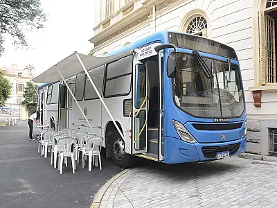 Projeto Cidadania Itinerante promove serviços essenciais nos dois extremos de Guarujá