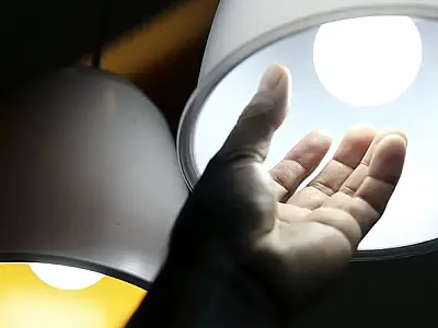 Aneel anuncia bandeira vermelha patamar 2 para setembro, e conta de luz vai subir