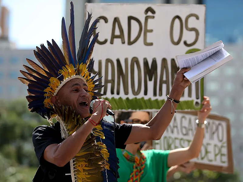 Yanomamis pediram internet em visita em 2021, diz Bolsonaro