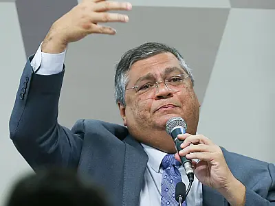 "Não podemos ser escravos de algoritmos", diz ministro da Justiça