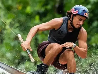 Brasileiro Pedro Caldas leva wakeboard ao Rio Amazonas e faz manobra inédita