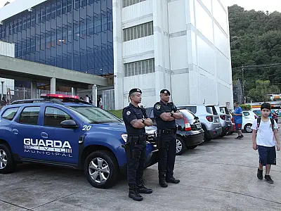 Escolas municipais de Santos terão botão de alerta, segurança e reforço no monitoramento