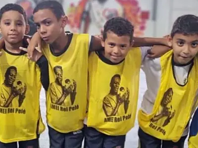 Alunos da AMEI Rei Pelé fazem final de futsal no aniversário de 83 anos do Rei