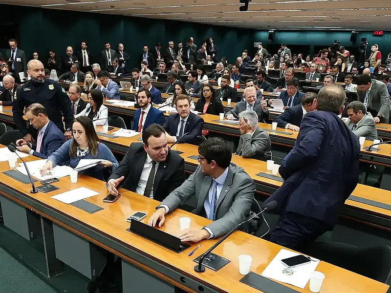 Comissão do Congresso aprova relatório do orçamento de 2024