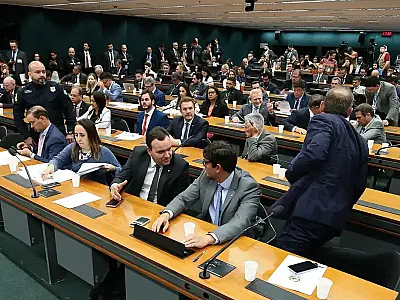 Comissão do Congresso aprova relatório do orçamento de 2024
