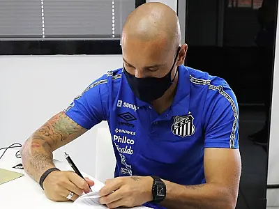 Santos anuncia Maicon como novo reforço para a zaga