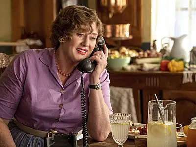 Segunda temporada da série 'Julia' vai abordar contradições da chef em meio a avanços sociais