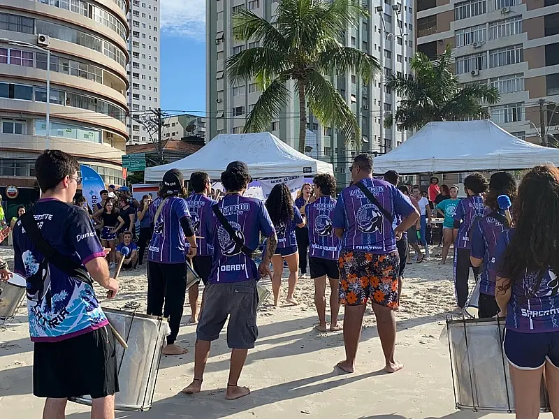 Mutirão de limpeza retira mais de 300 kg de resíduos da Praia do Gonzaguinha, em São Vicente