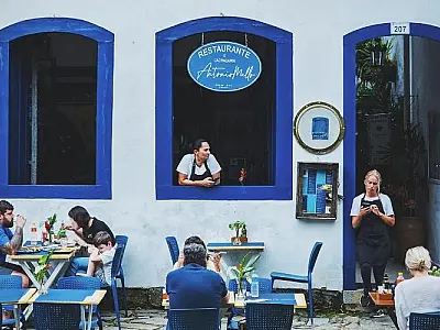 Confiança do empresariado recua, mas setor de bares e restaurantes segue resiliente