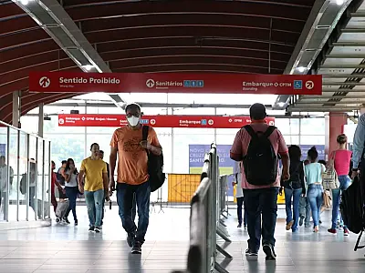 Brasil registra 164 mil novos casos e 943 mortes