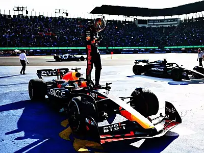 Verstappen voa na largada e vence GP do México que teve até carro em chamas