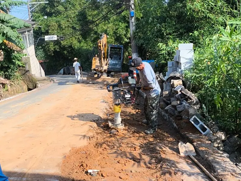 Projeto: Mais uma rua de morro de Santos conta com rede de drenagem