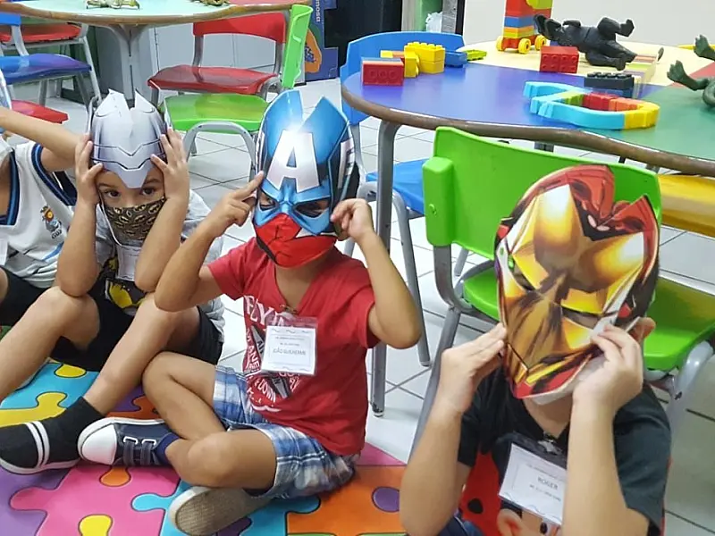 Escola incentiva uso da máscara de proteção entre as crianças