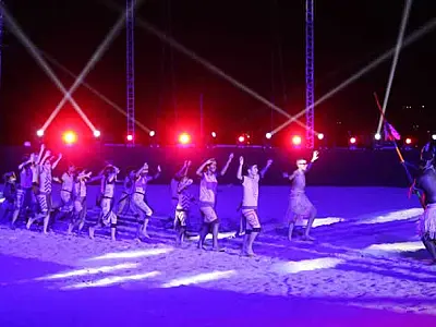Abertura da Encenação 2025 traz público para dentro dos bastidores e encanta milhares de pessoas