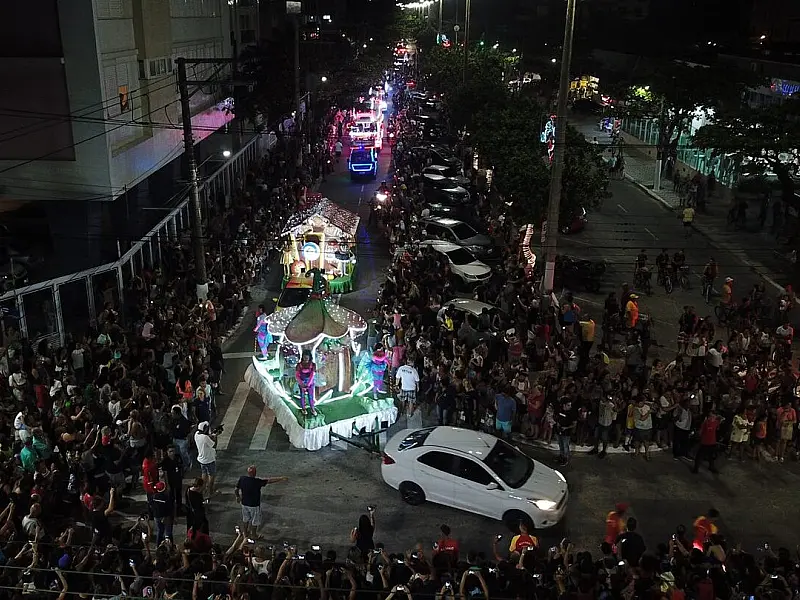 CARREATA DE NATAL PERCORRE GUARUJÁ E VICENTE DE CARVALHO NESTE DOMINGO