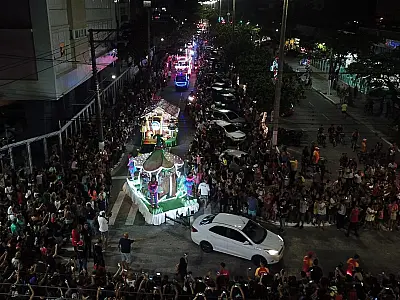 CARREATA DE NATAL PERCORRE GUARUJÁ E VICENTE DE CARVALHO NESTE DOMINGO
