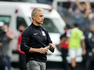 Reprovação: vaias da torcida corinthiana foram determinantes para queda de Sylvinho