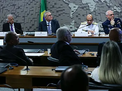 Múcio defende que militar para entrar na política deve deixar a Força