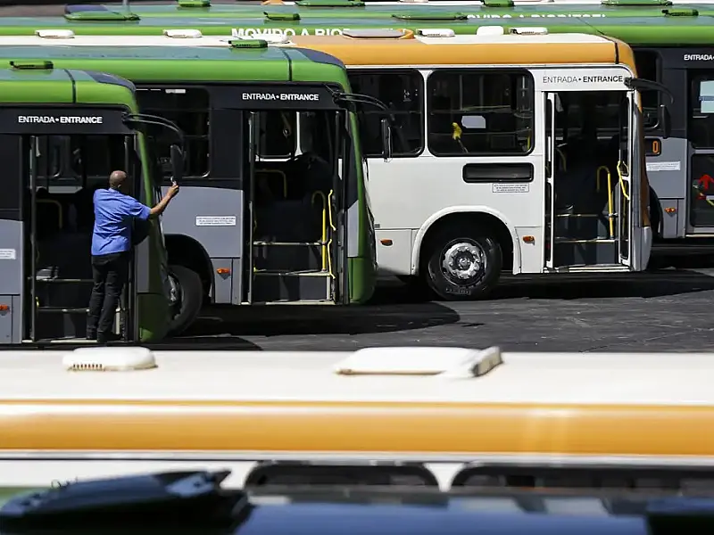 Setor de serviços tem queda de 0,3% em setembro, aponta IBGE