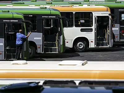 Setor de serviços tem queda de 0,3% em setembro, aponta IBGE