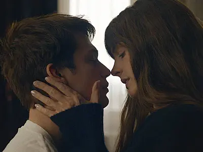 Anne Hathaway, em 'Ideia de Você', desafia o etarismo com o 'it boy' Nicholas Galitzine