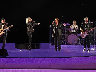 Lady Gaga canta 'Shallow' com U2 na Sphere, em Las Vegas