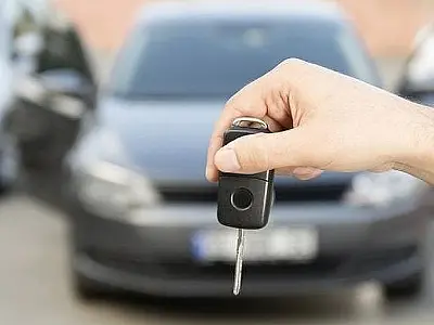Proprietários que quitaram IPVA já podem emitir documento do carro no Detran de SP