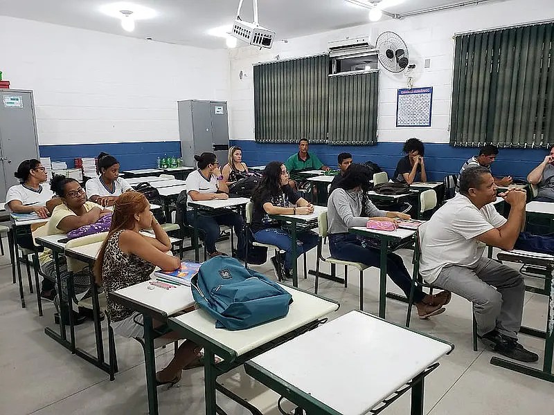 Na cidade de Guarujá, rematrículas para polos da EJA iniciam dia 26