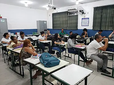Na cidade de Guarujá, rematrículas para polos da EJA iniciam dia 26