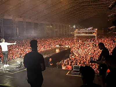 Com muito 'arroxa' e 'piseiro', Nadson arrasta multidão ao Kartódromo de Cubatão