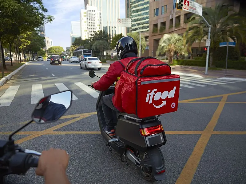 iFood amplia segurança no trânsito com investimento em tecnologia