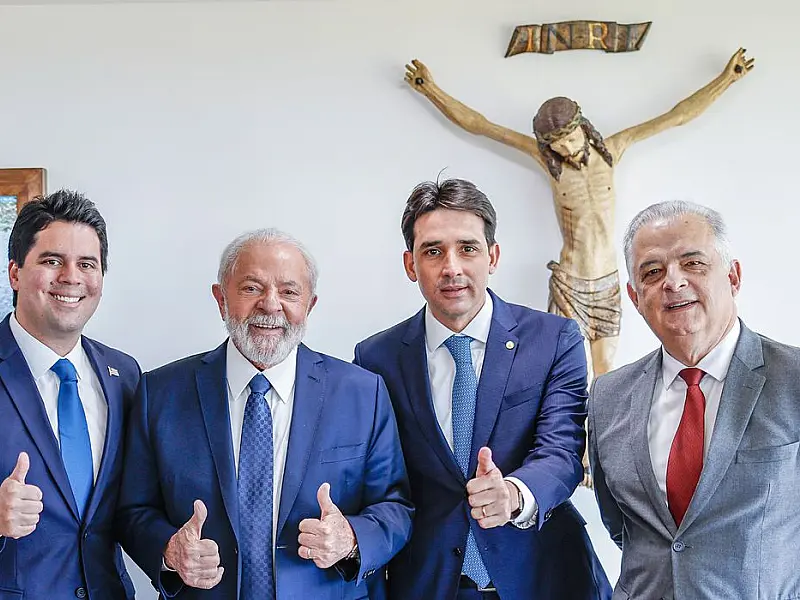 Lula dá posse a três ministros e cria ministério para pequena empresa