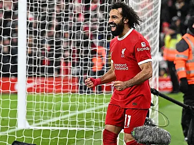 Salah faz 2, e Liverpool segue líder ao vencer Newcastle em jogo de 6 gols