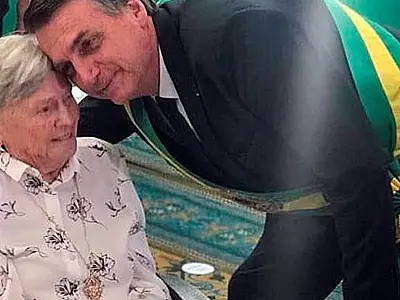 Presidente participa de missa de sétimo dia da mãe