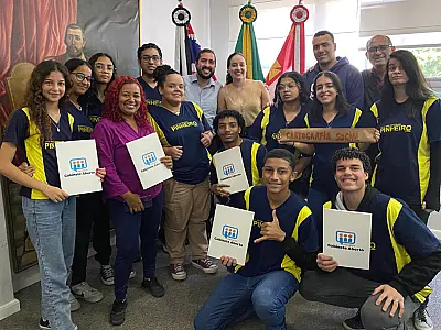 Projeto 'Gabinete Aberto' leva alunos da vicentinos para conhecer prefeitura
