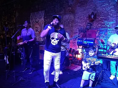 Festival O Som das Palafitas recebe Serginho Zimbauê nesta sexta-feira