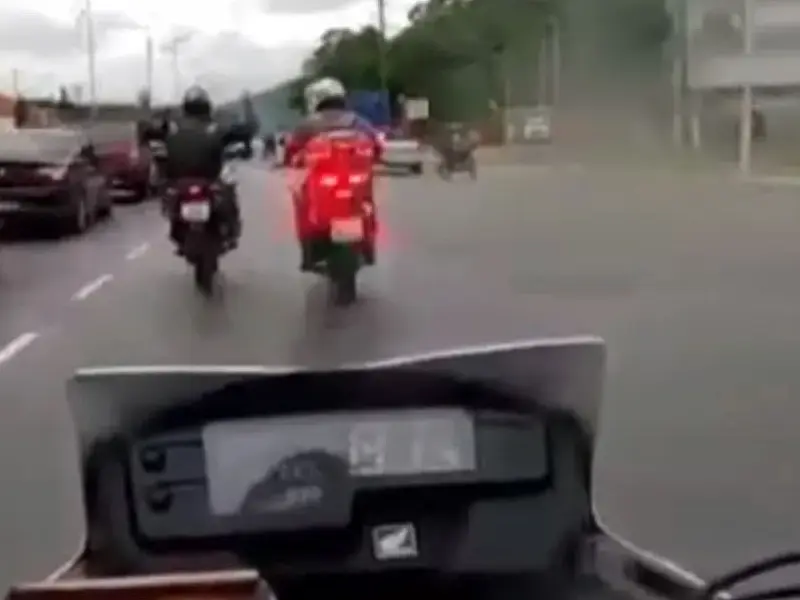 Velozes e Furiosos versão Baixada: Polícia prende homem que dirigia moto roubada