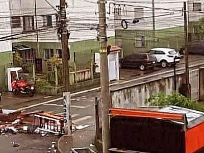 Emergência Sanitária: Rua da Cidade Náutica é tomada por montanha de lixo e ratos