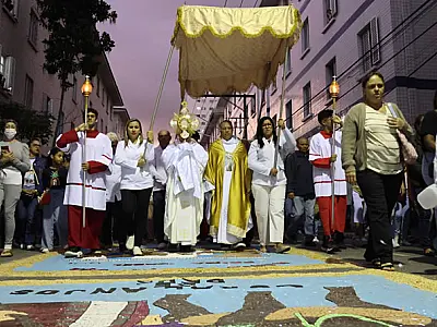 Praia Grande/SP une espiritualidade, arte e ação socioambiental em celebração de Corpus Christi