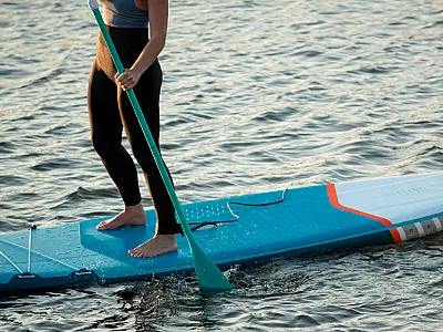 Mongaguá tem observado aumento substancial de atividades náuticas, como stand-up paddle, caiaques