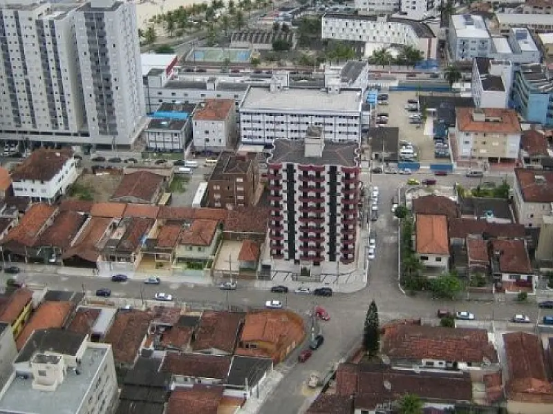 Agentes da Polícia Civil descobrem casa de prostituição com menor de idade em Praia Grande