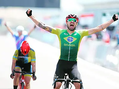 Ciclista de Santos termina 2025 como líder do ranking mundial paralímpico