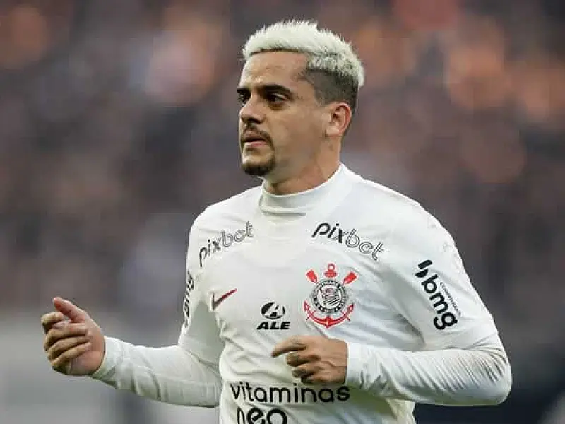 Saída de Fagner do Corinthians abre brecha para jovem que já foi alvo europeu