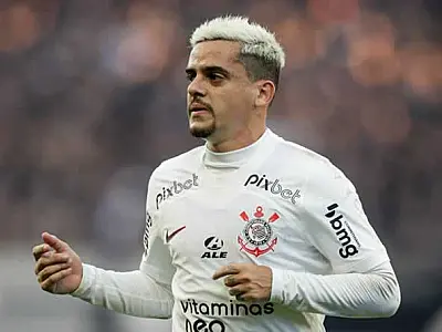 Saída de Fagner do Corinthians abre brecha para jovem que já foi alvo europeu