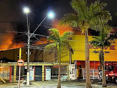 Defesa Civil interdita loja de artigos para festa que pegou fogo em Praia Grande
